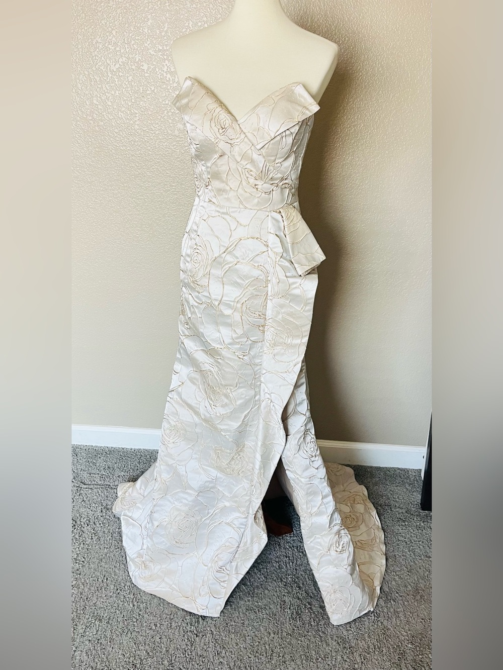 NWT MGNY formal dress size 4
